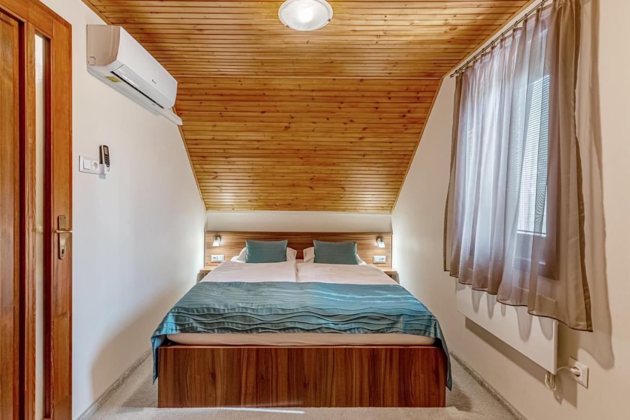 Posteleki Vendeghaz-Nyugalom Szigetei Villa Gyula Exterior photo